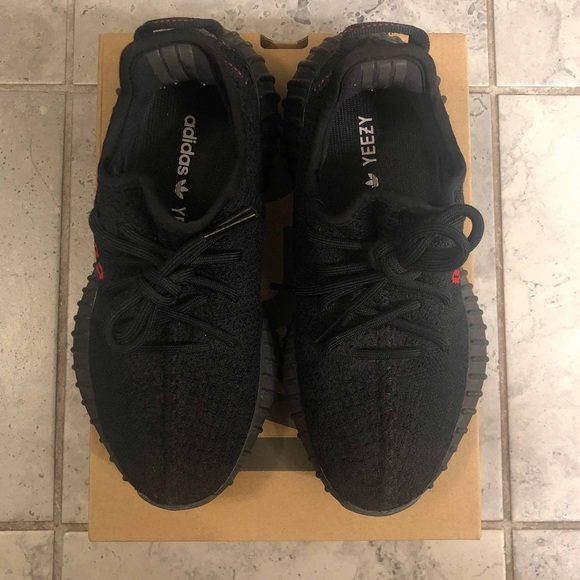 Yeezy boost 350 V2 size 5 bred - Picture 4 of 9